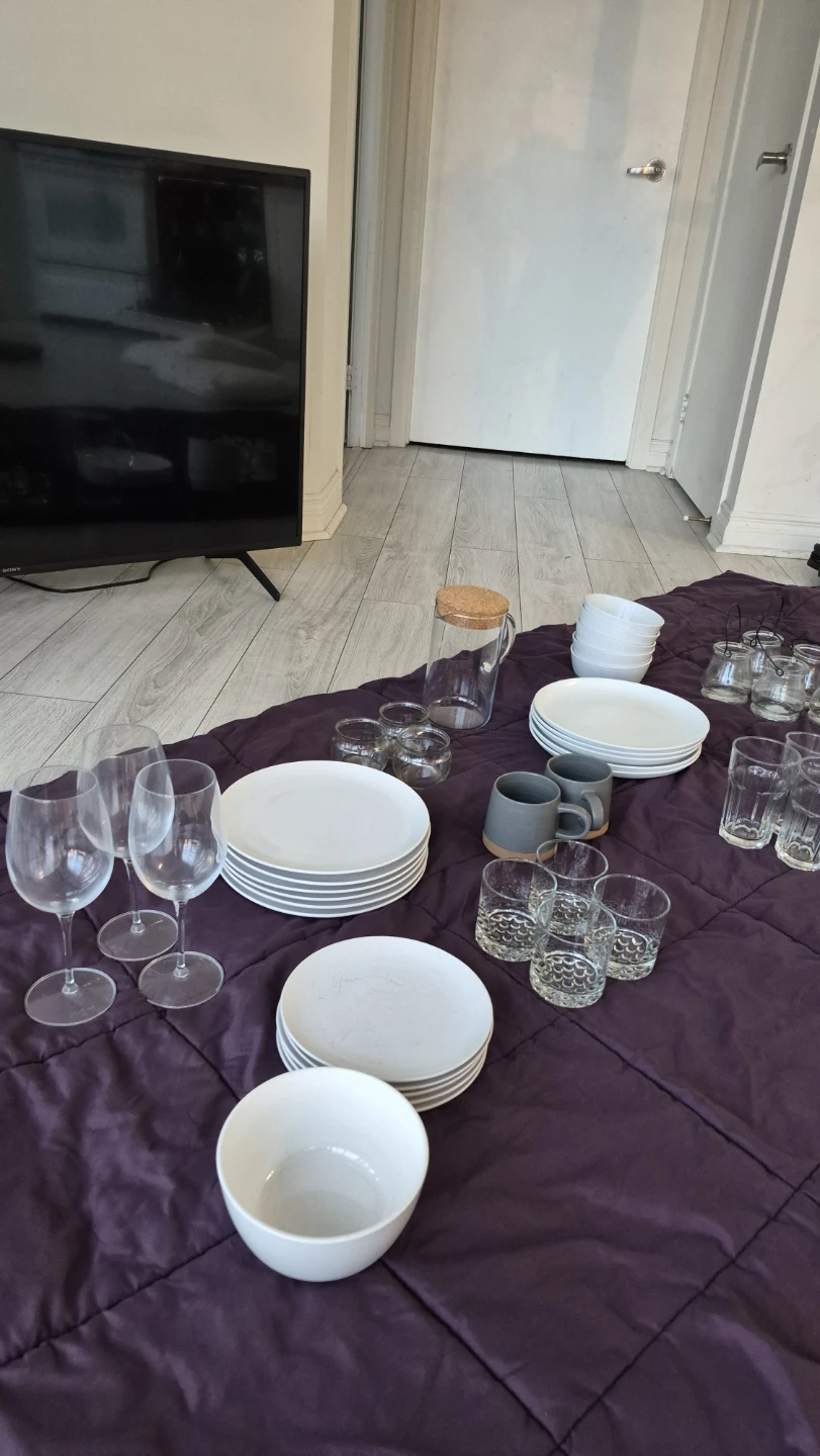 $15 everything. Selling glasses. Plates. Wine glasses. - photo 2