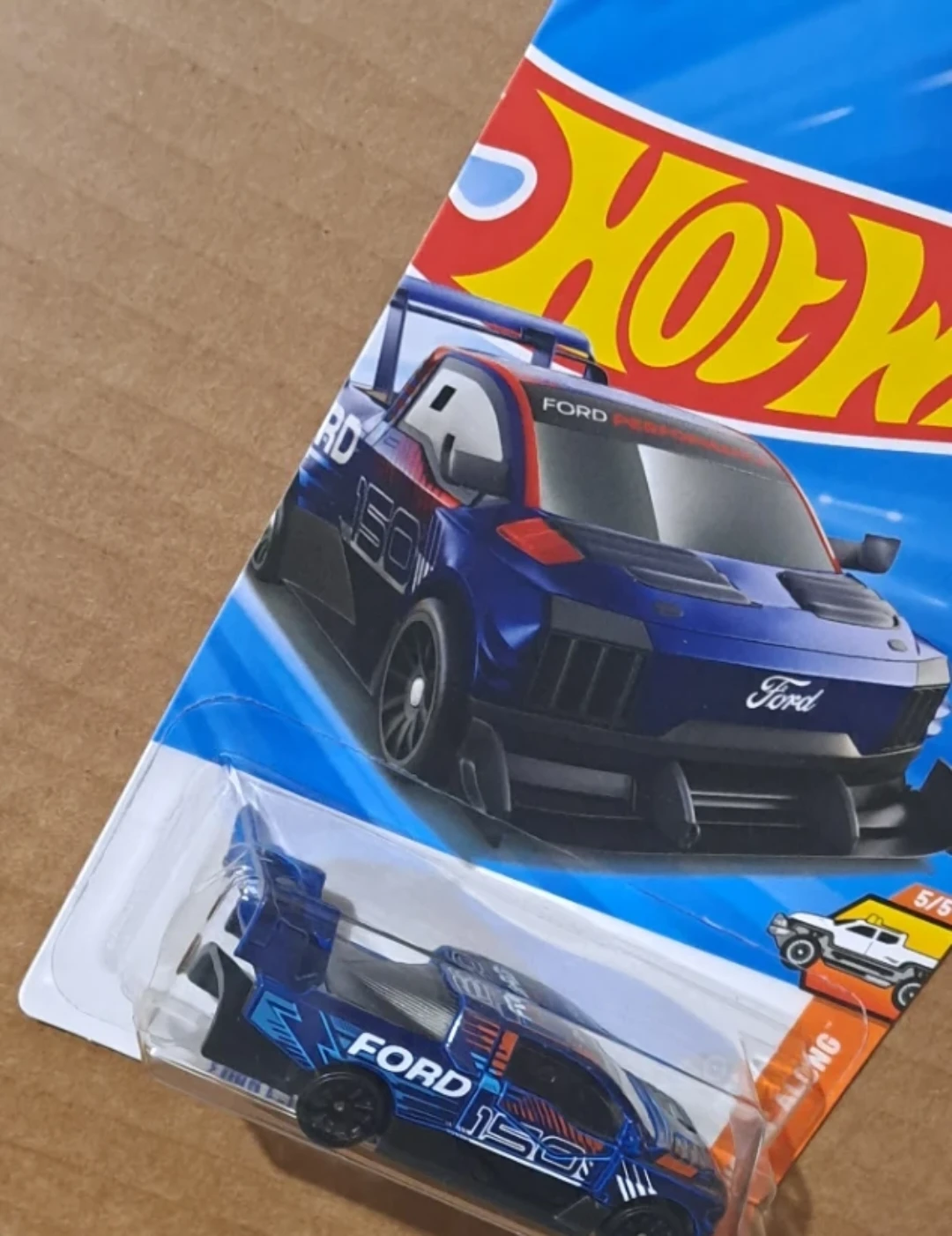 Hot Wheels Ford F-150 Lightning Supertruck - photo 3