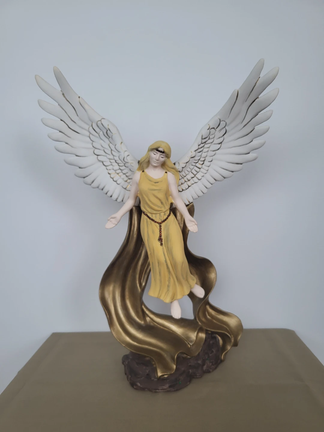 Cermanic Angel Figurine Statue - photo 2