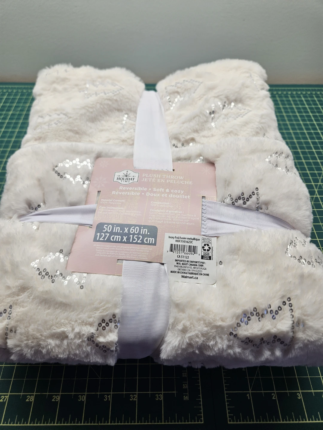Holiday Time Reversible Plush Throw - Ivory