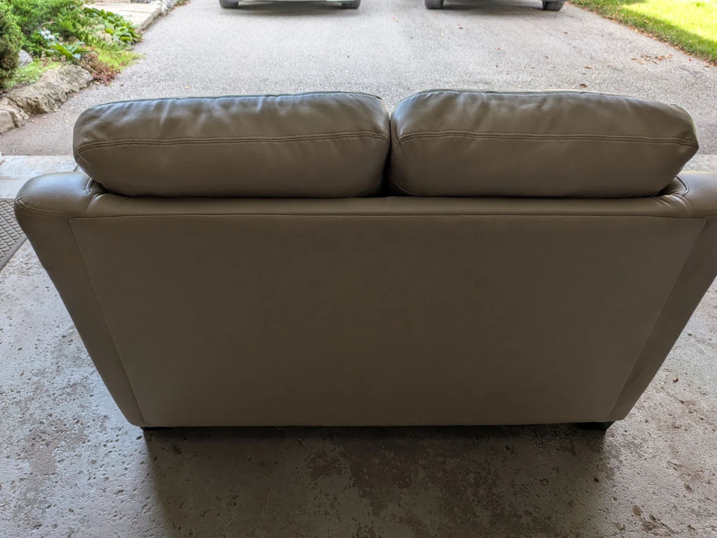 Cream Leather Loveseat - photo 3