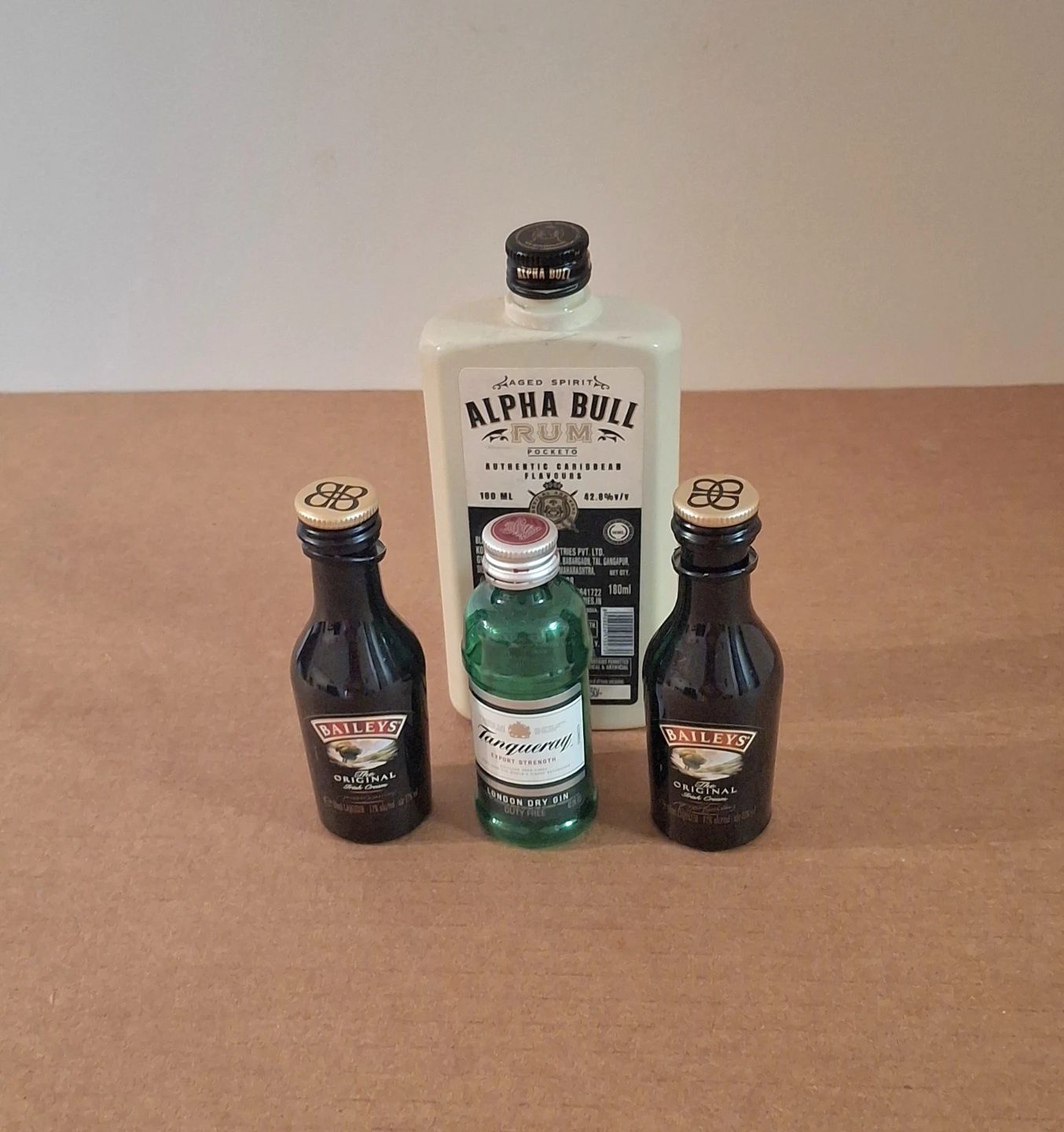 4 Miniature Bottle Collectibles - photo 2