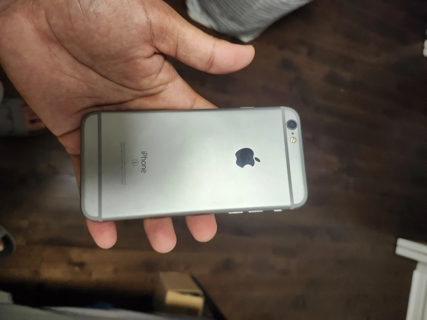 Apple iPhone 6s Silver