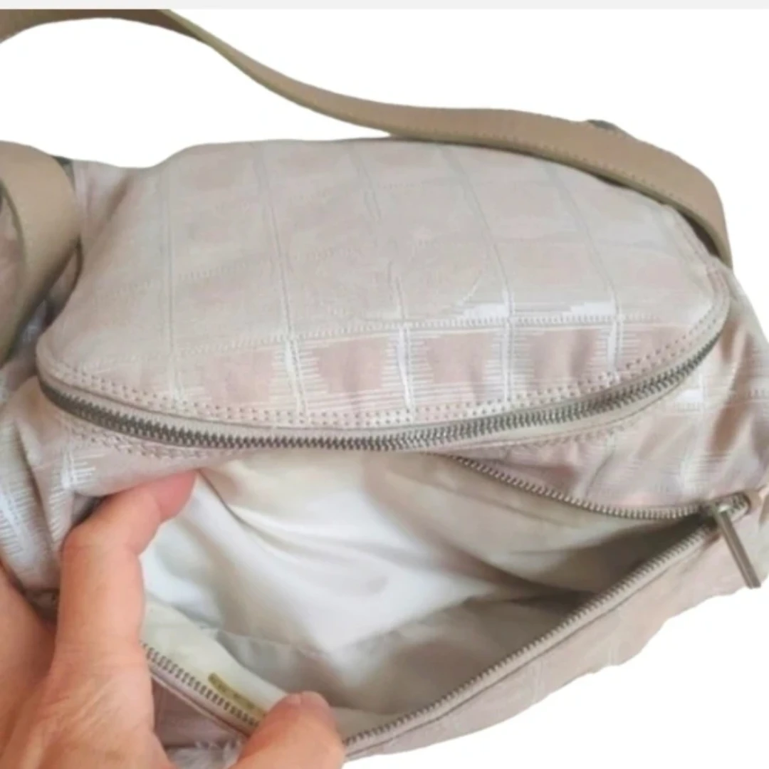 Vintage Chanel Travel Line Beige Vanity Handbag - photo 5