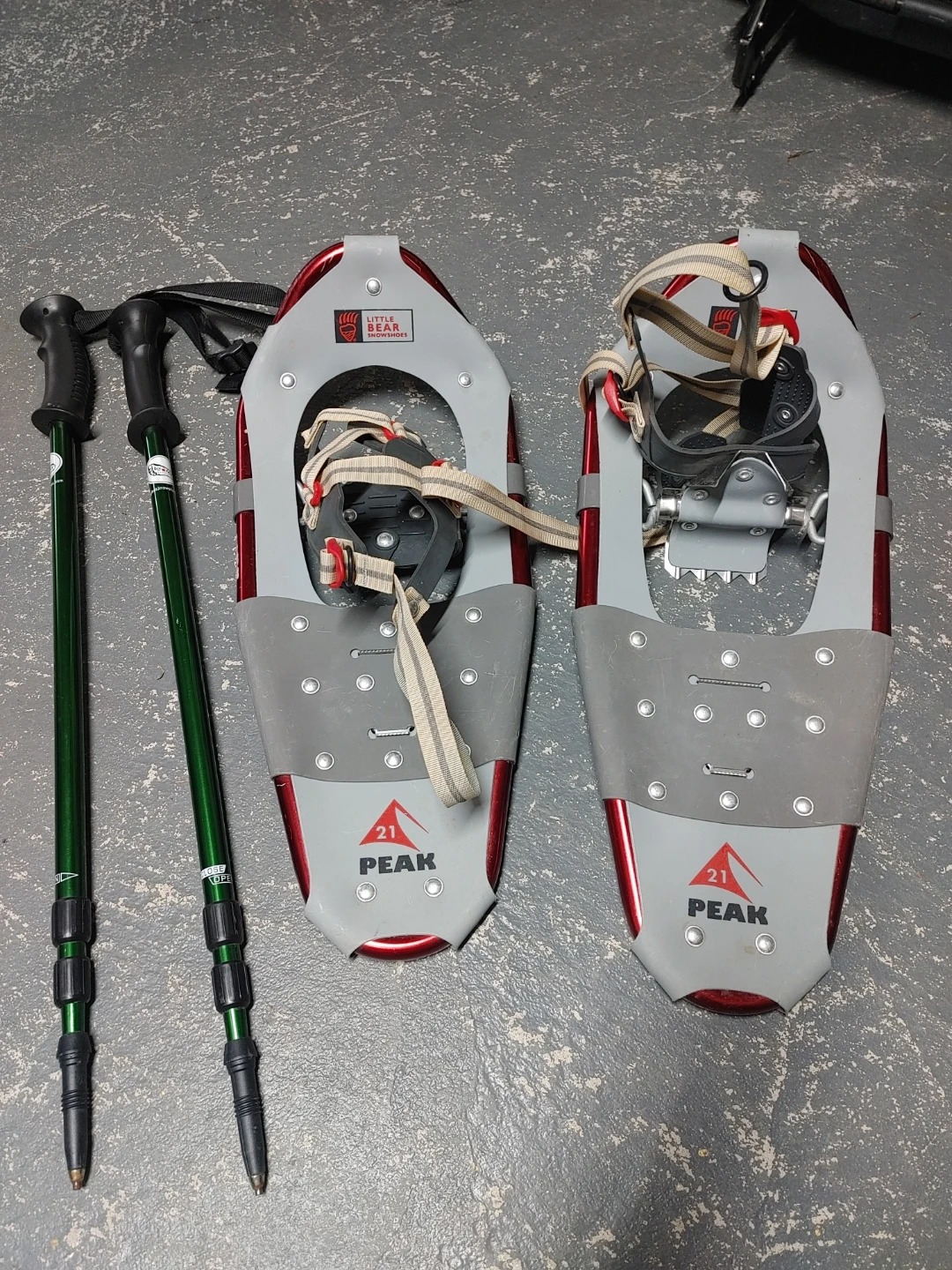 21 Peak Snowshoes and Poles