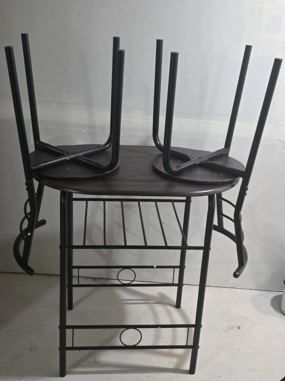 Small Pub Table with Two Stools - photo 3