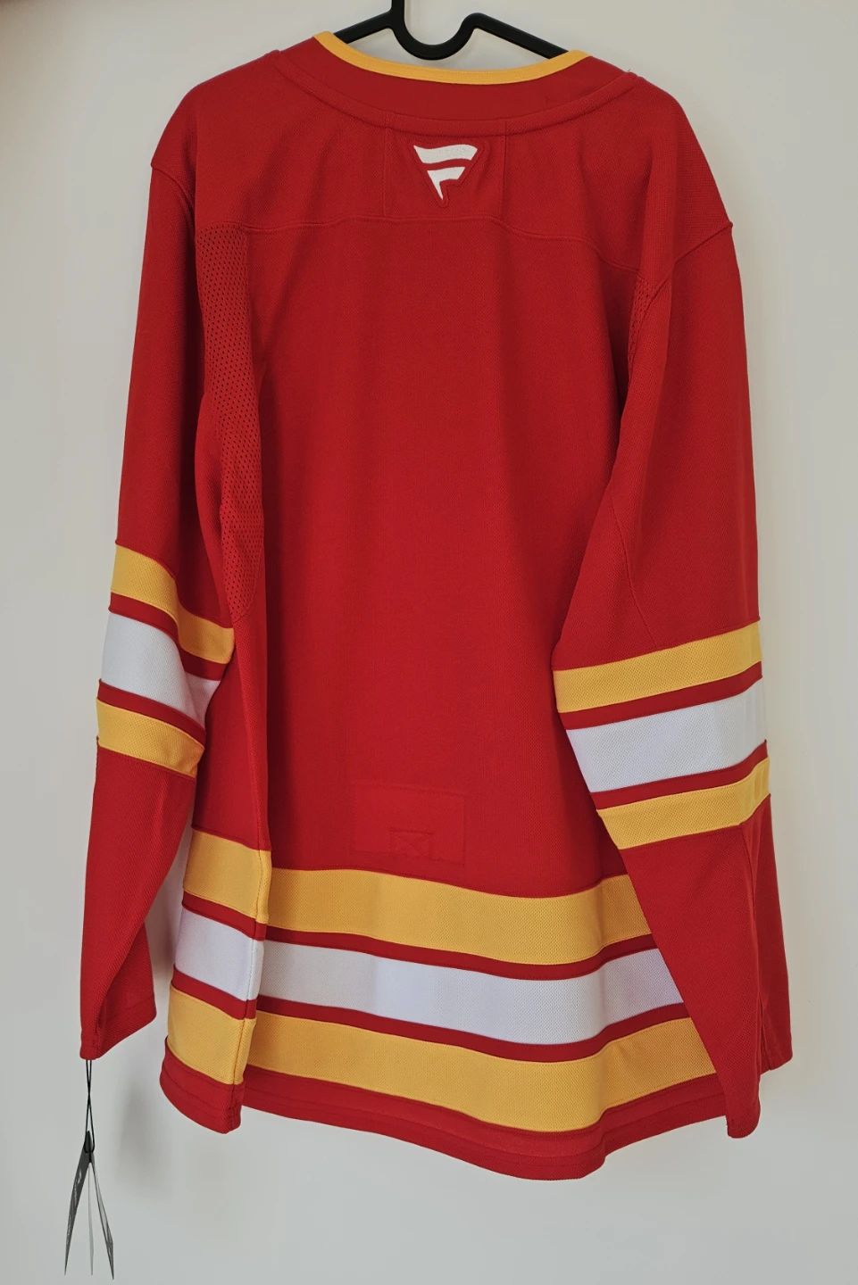 Calgary Flames Jersey Size 52 - photo 3