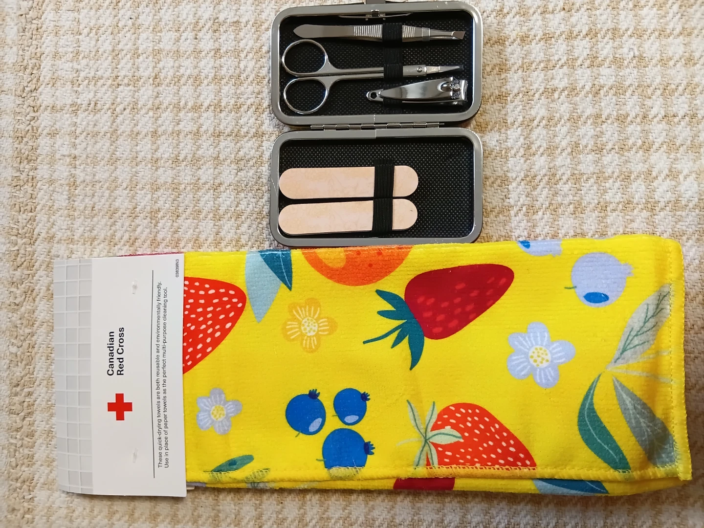 Canadian Red Cross Reusable Towel and Tin Set - photo 2