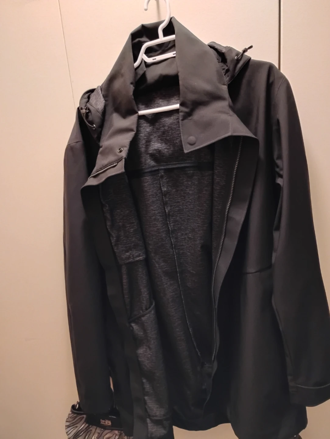 Lululemon Black Hooded Rain Jacket - photo 2