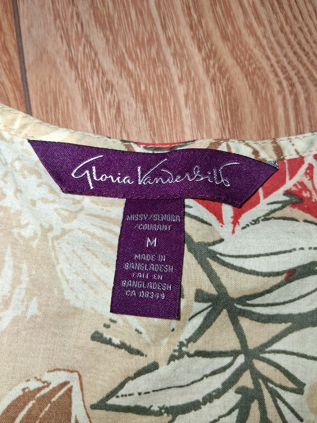 Gloria Vanderbilt floral sleeveless top - photo 3