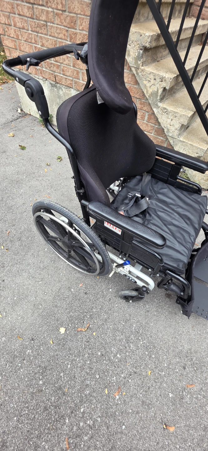 HME Mobility Wheelchair with Headrest