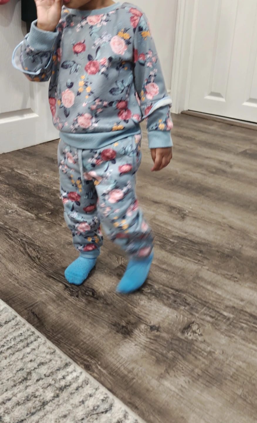 Vince Camuto jogger set size 18 months