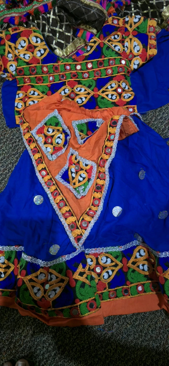 Set of traditional embroidered outfits for kids. - photo 4