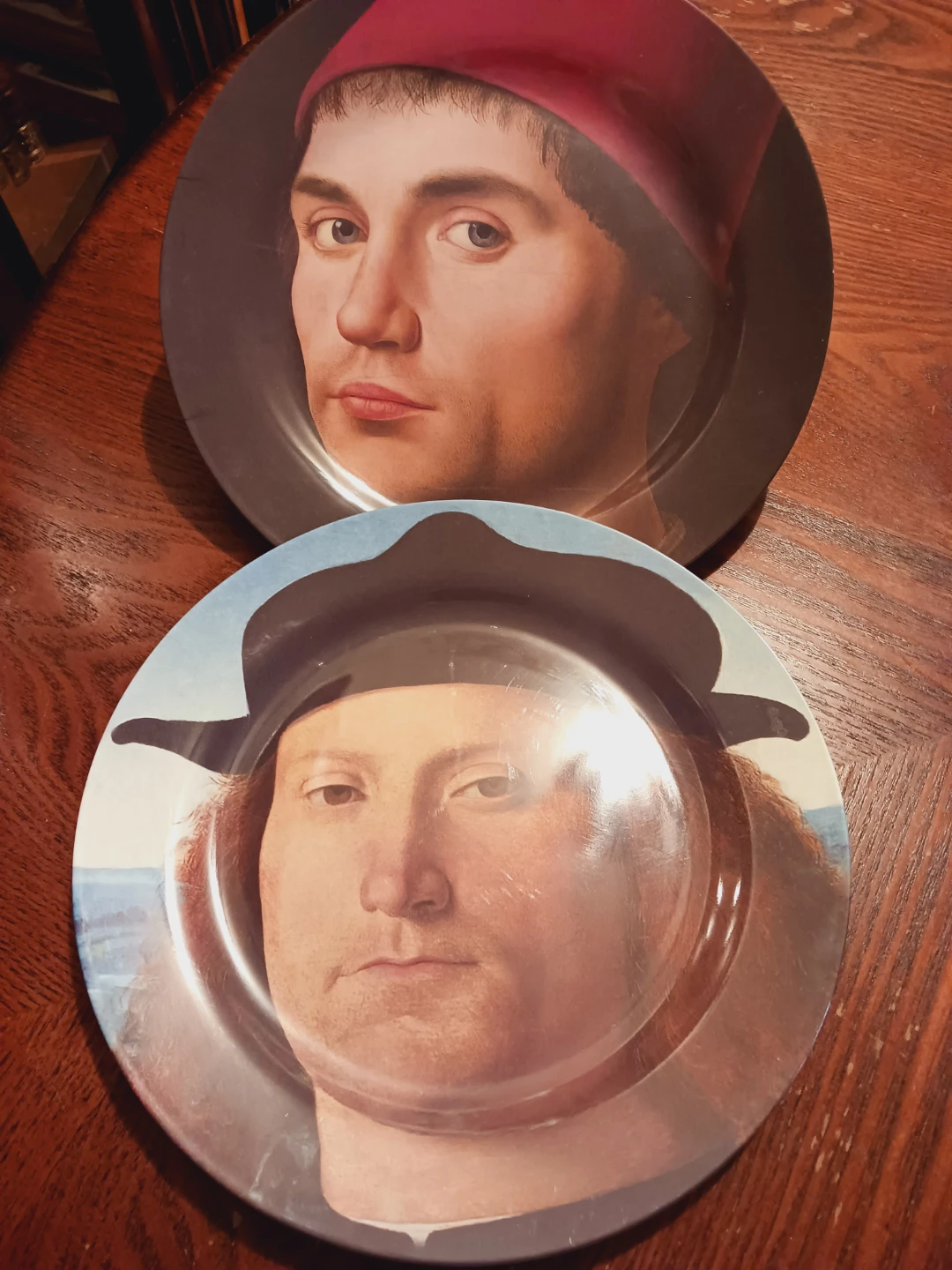 Set of Two Renaissance Portrait Plates - photo 3