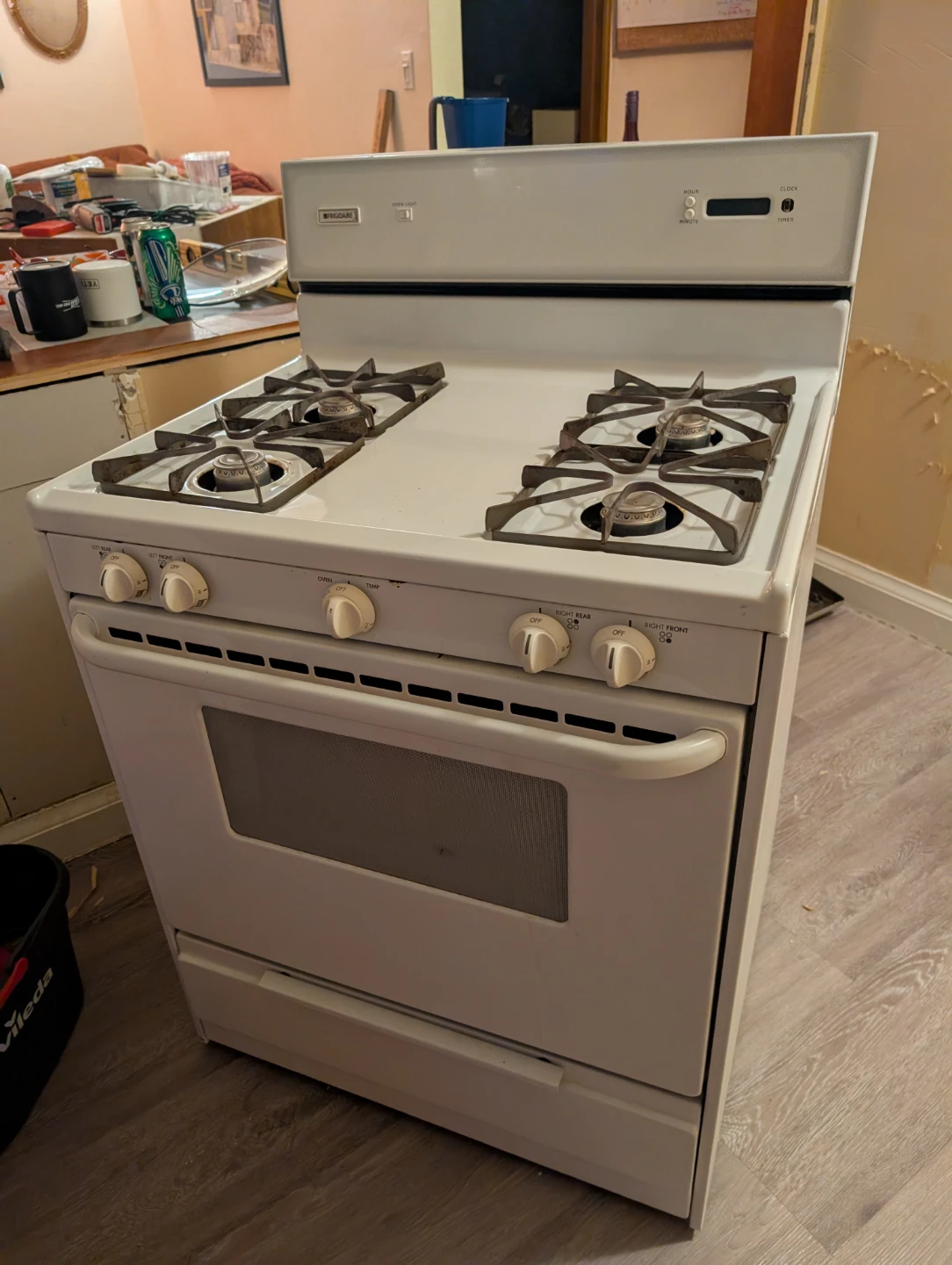 Frigidaire White Gas Range - photo 2