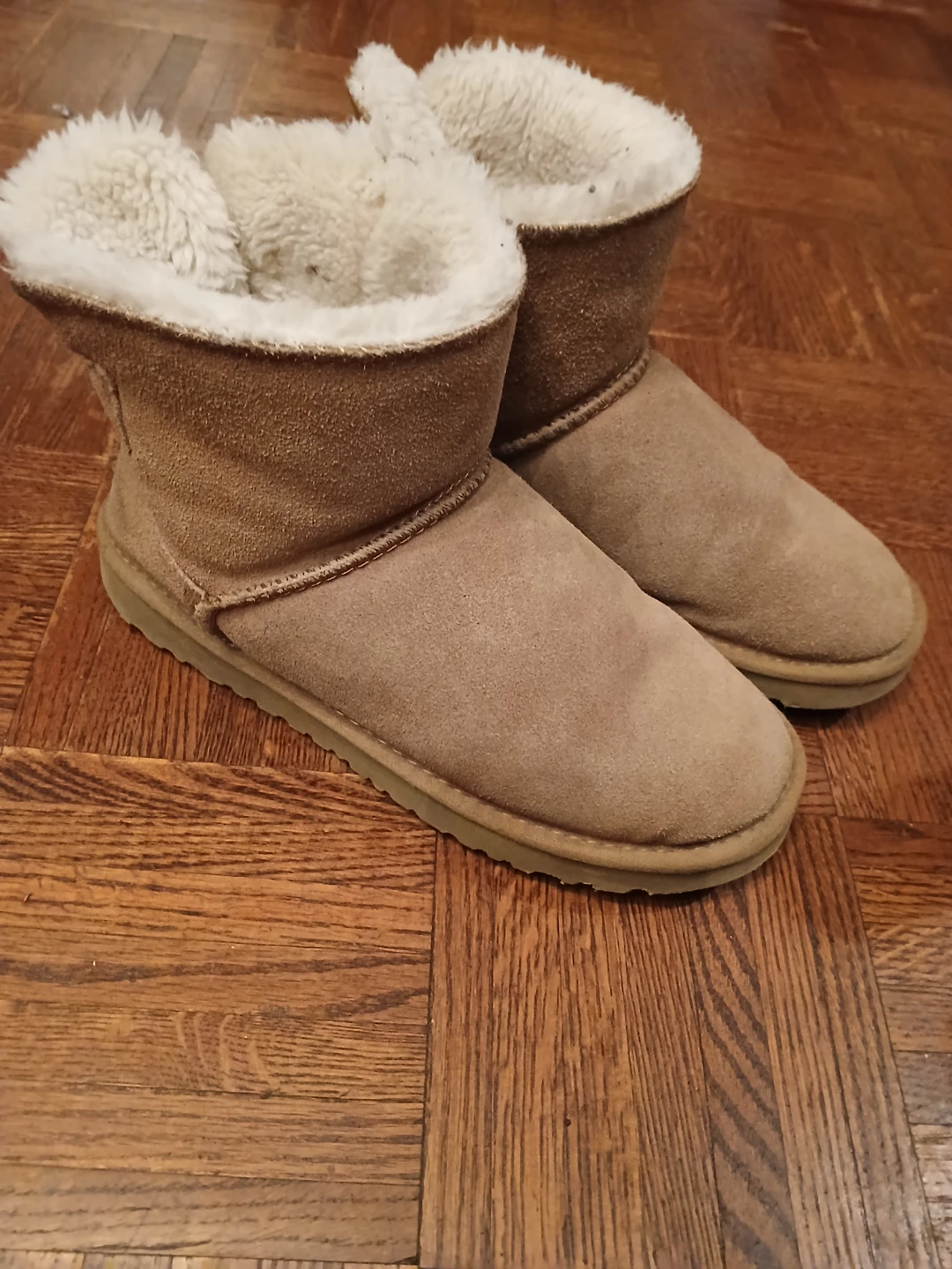 UGG Classic Mini Boots, Tan size 8/ 8.5 - photo 3