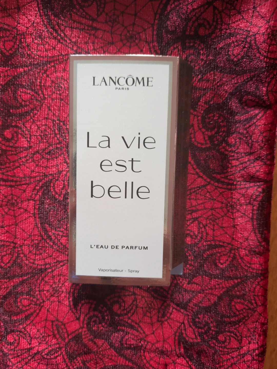 Lancôme La Vie Est Belle Eau de Parfum Spray travel size.