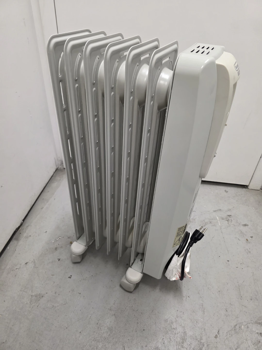 DeLonghi SafeHeat Oil-Filled Radiator Heater - photo 5
