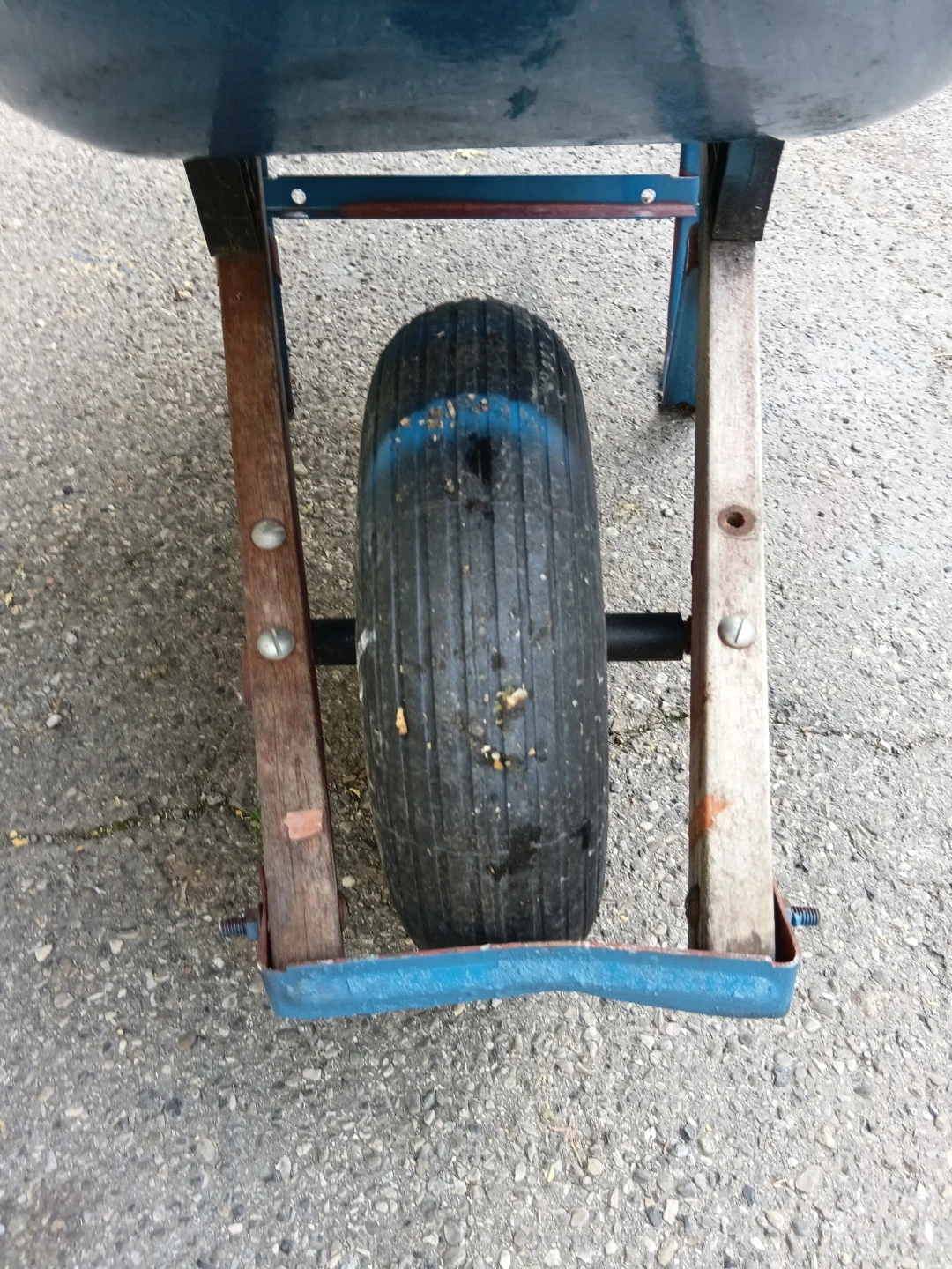 True Temper Compact Blue Metal wheelbarrow (FOOTBALL) - photo 3