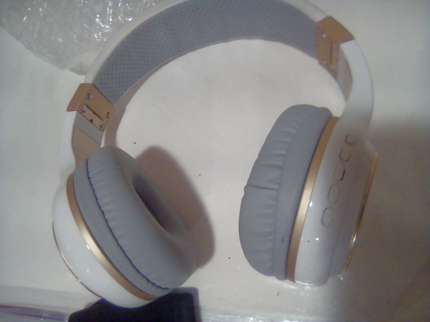 Wireless Bluetooth Headphones White and Gold🏈