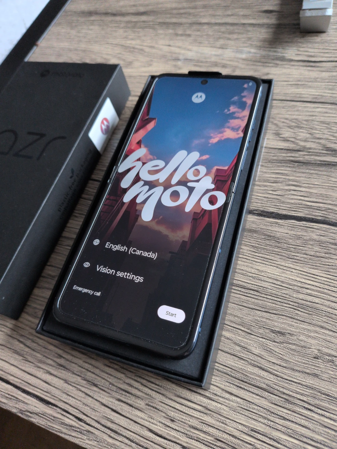 Motorola Razr - 2025 PANTONE Gibraltar Sea