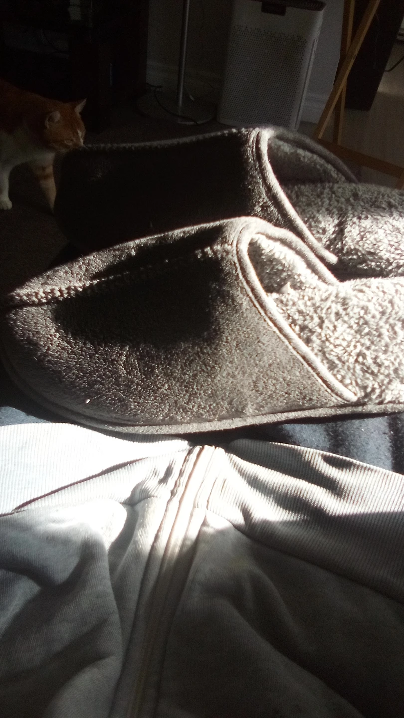 Mens tan Plush terry Slippers size 11-12