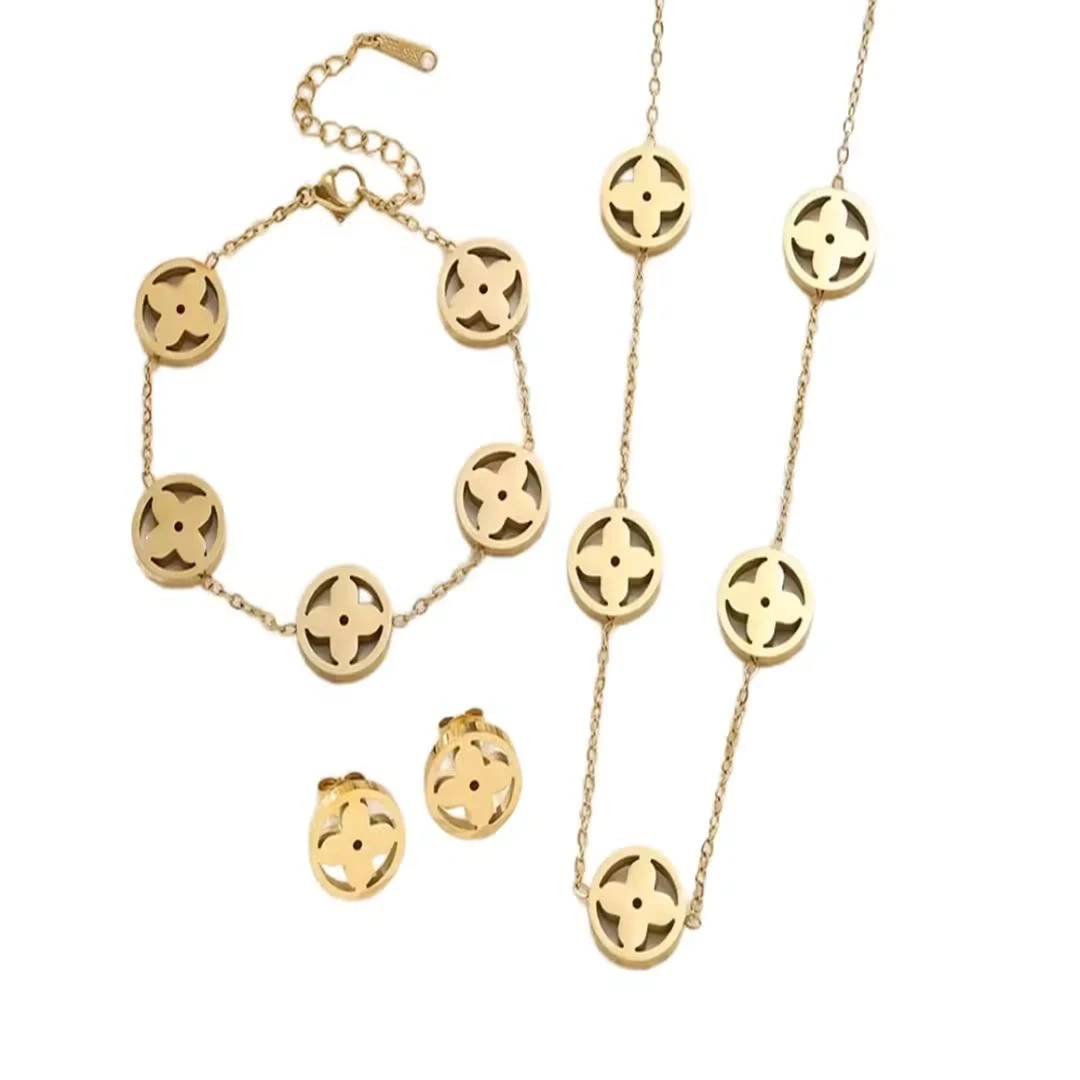 Gold Tone Floral Pattern Jewelry Set