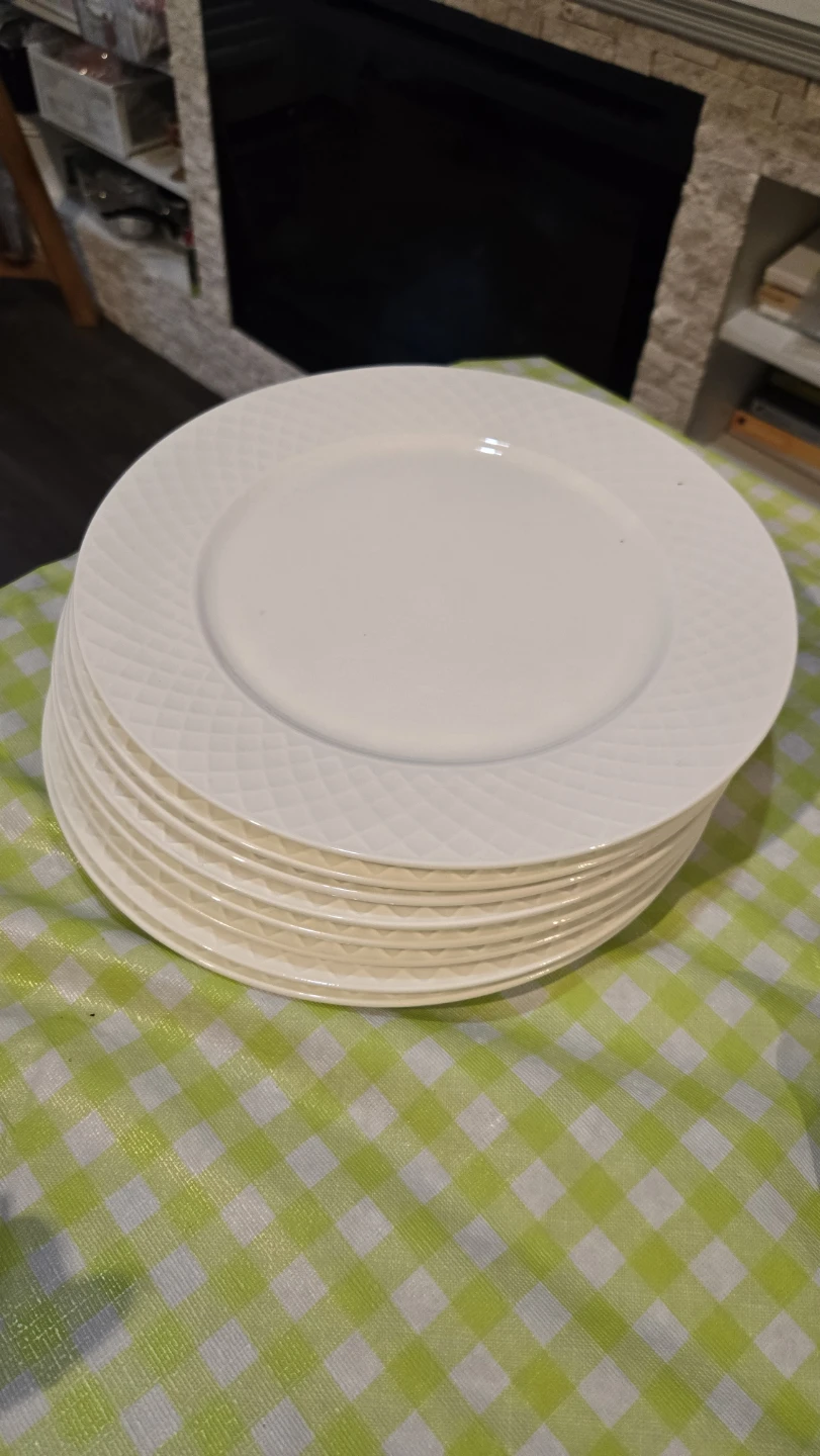 Set of 8 White Textured Dinner Plates