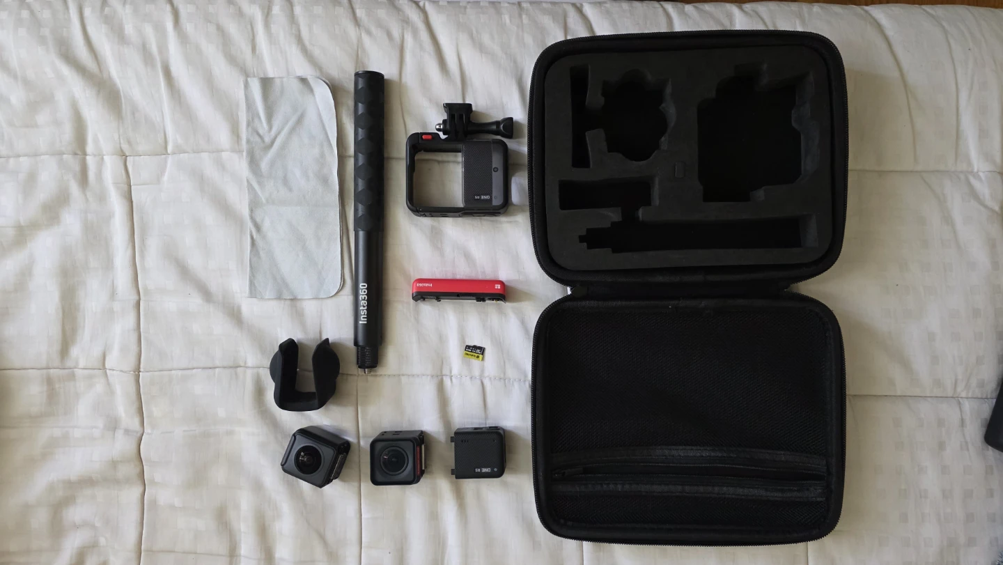 Insta360 ONE RS Action Camera Bundle