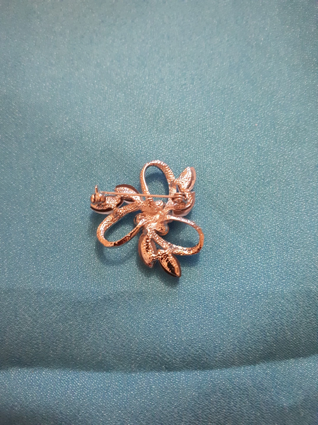 Silver tone flower brooch - photo 2