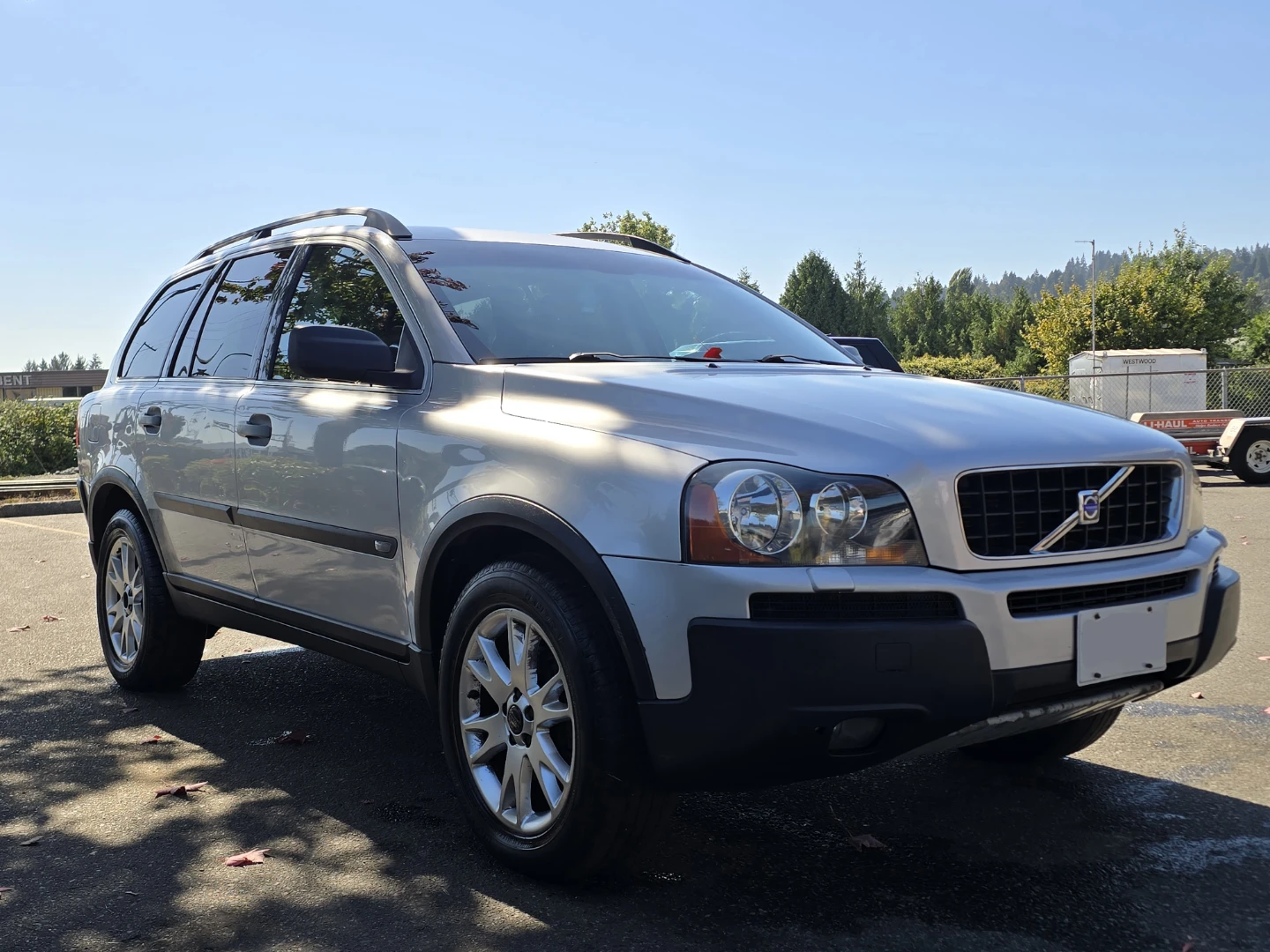 Silver Volvo XC90 T6 AWD