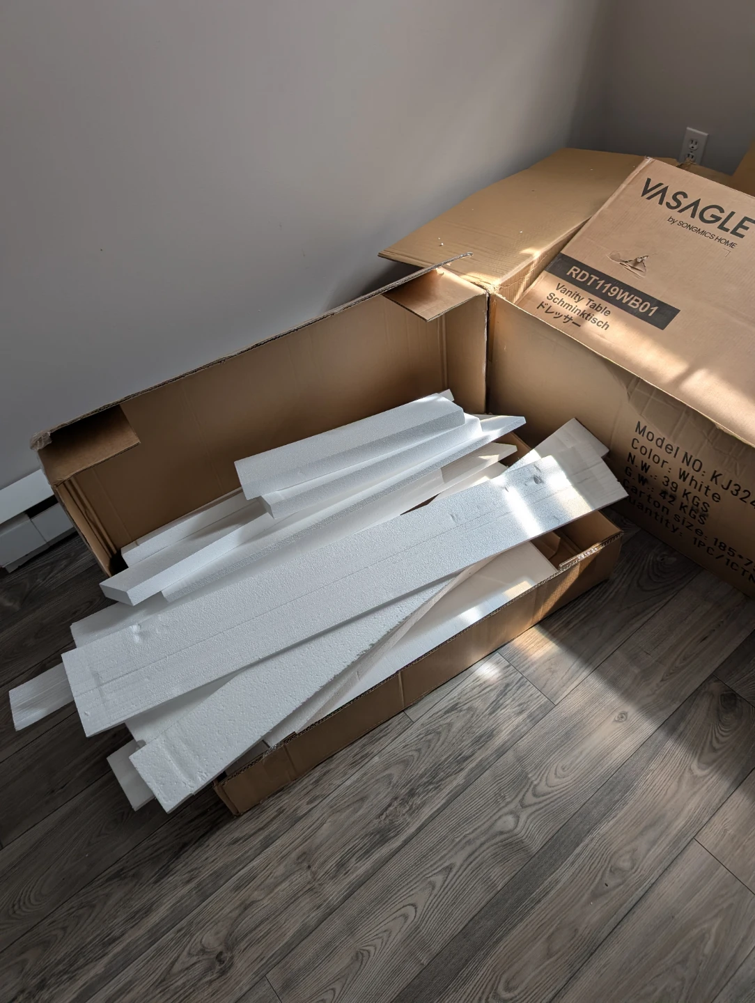 Boxes and styrofoam - photo 2