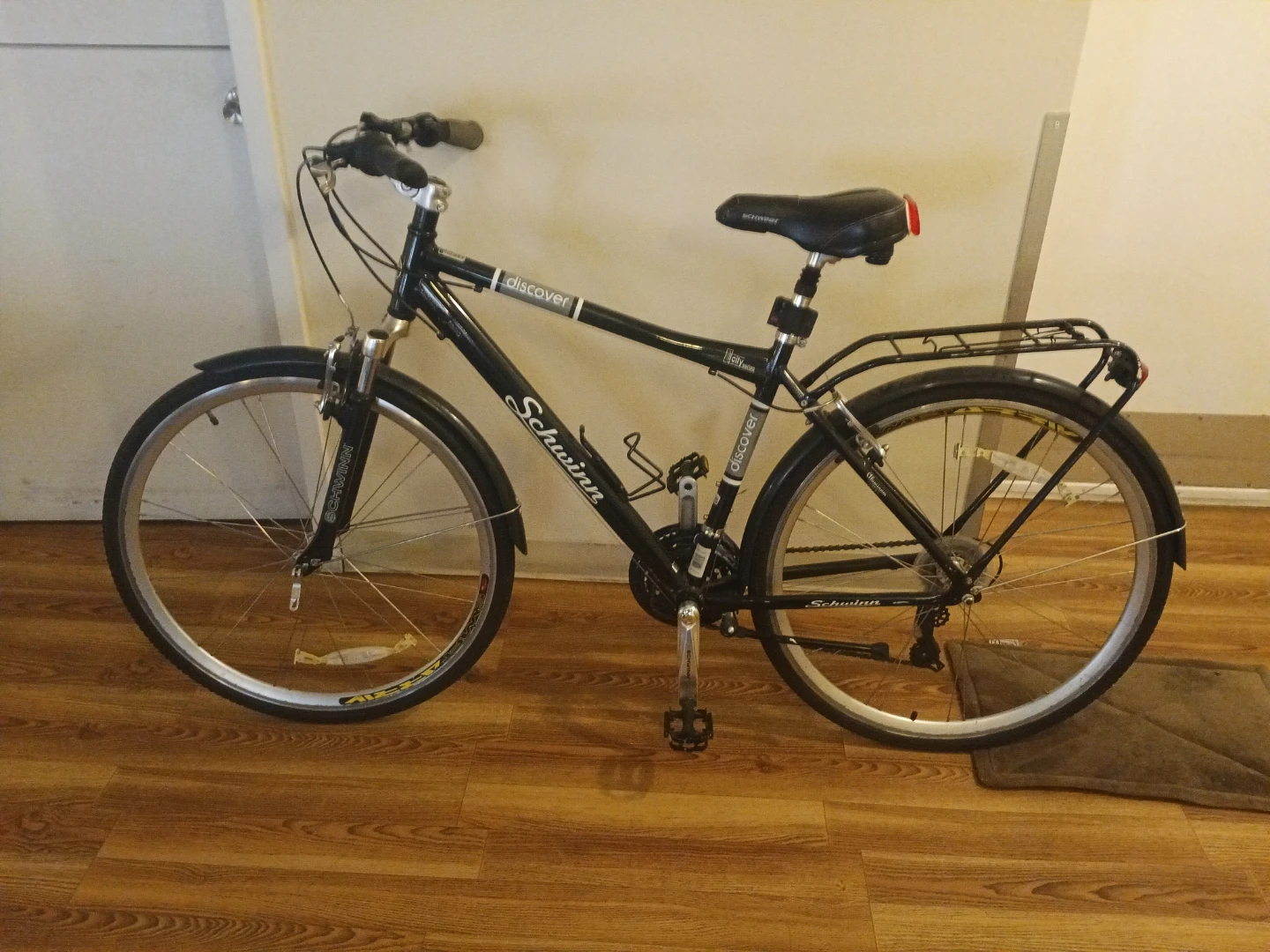 Schwinn Discover Hybrid Bike