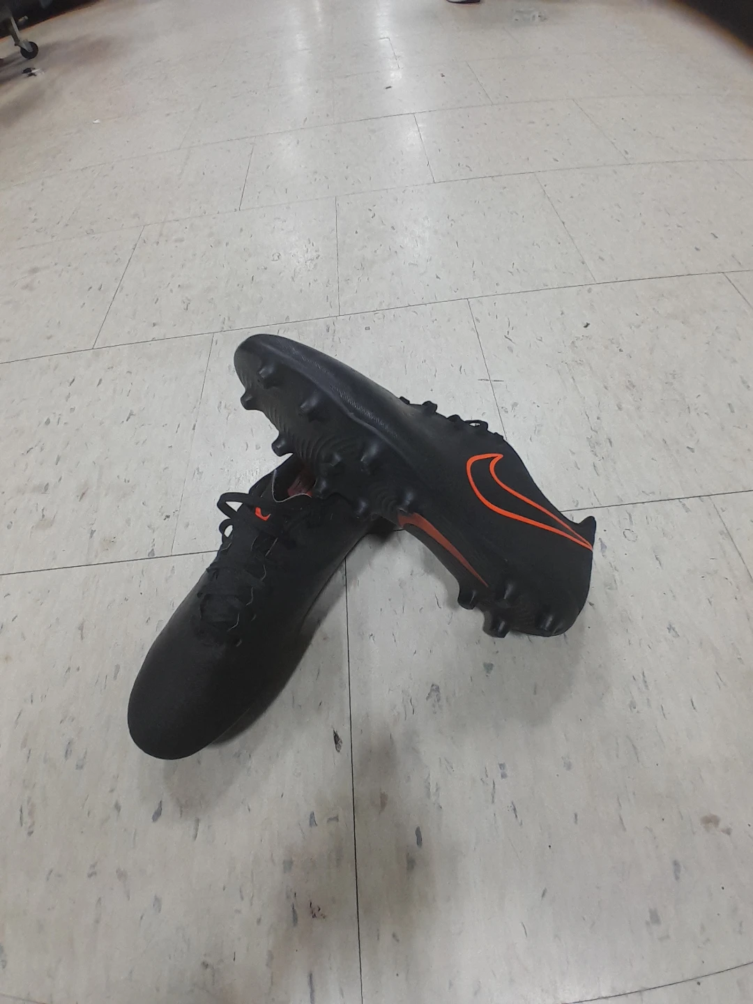 Nike Soccer Cleats Black and Orange Men's Size 9 - photo 3