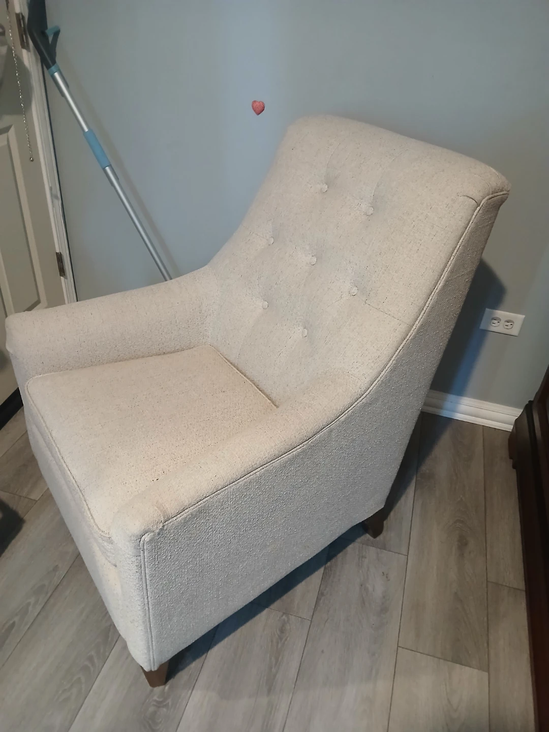 Ashley Cassie Button Tufted Accent Chair - photo 4