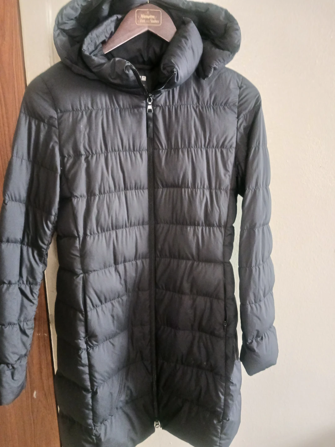 🏈 Uniqlo Black Hooded Down Coat - photo 2