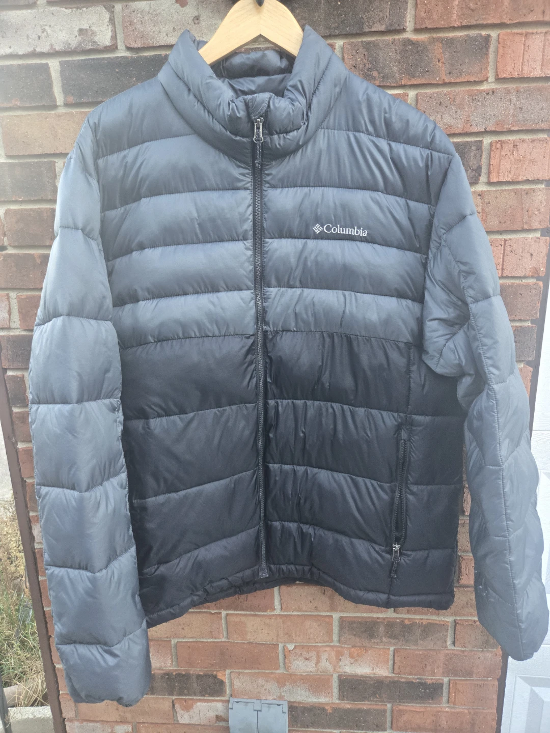 Men's Columbia Puffer Coat.   XXL, Gray/Black.  EUC.