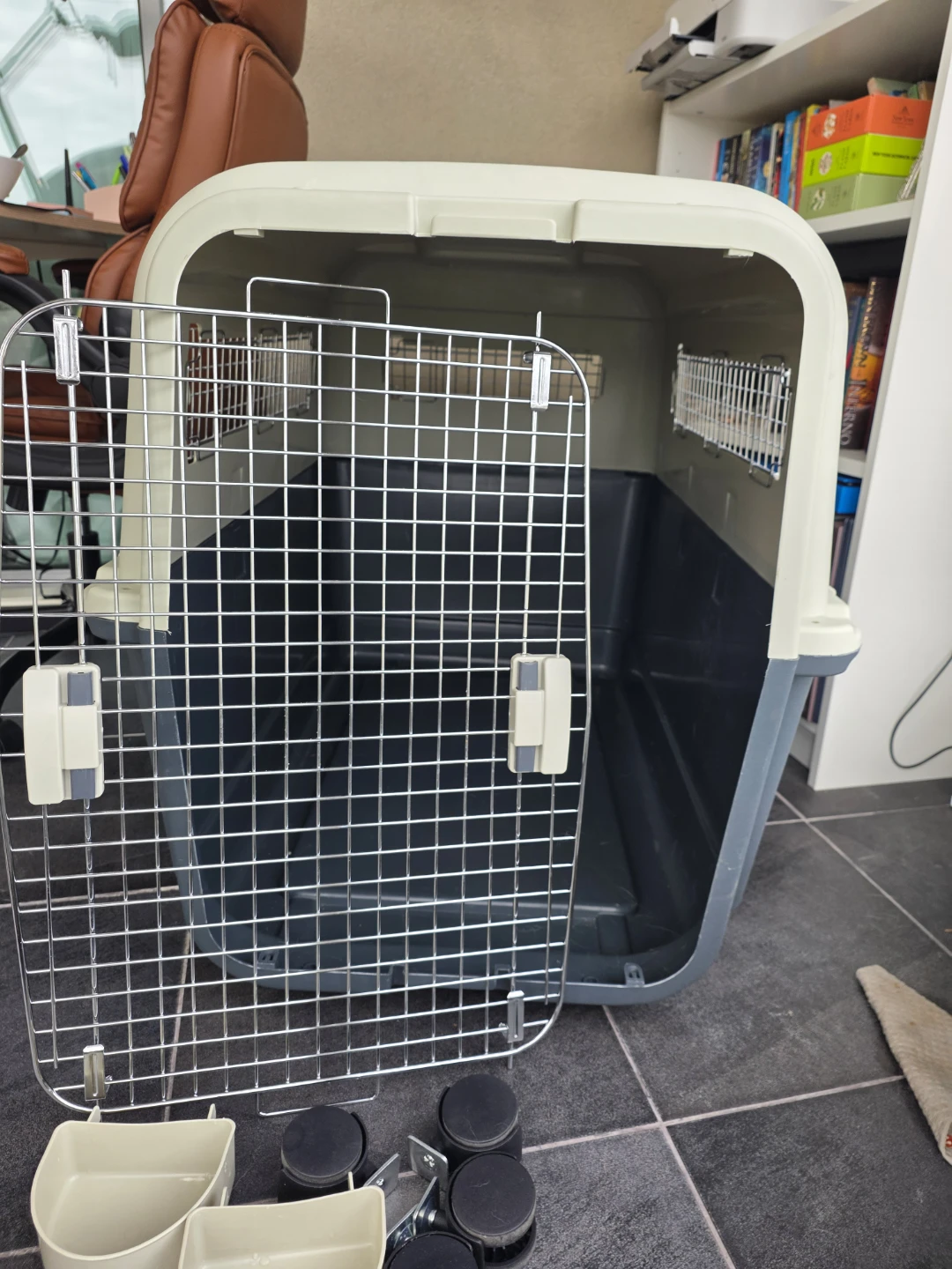 Large Hard-Sided Pet Travel Carrier with Wheels - photo 2