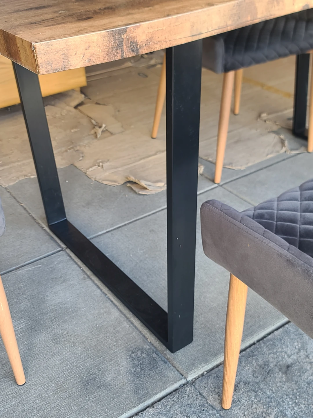 Dining Table with 5 Grey Upholstered Chairs - photo 5