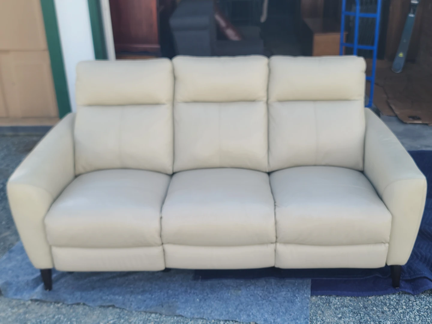 Premium Cream Leather Power Recliner – Excellent Comfort