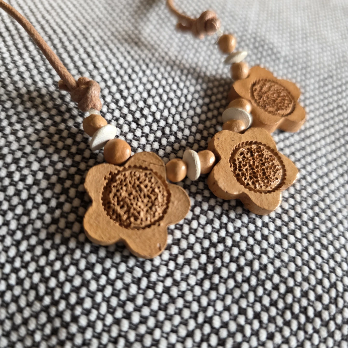 Wood Flower Charm Necklace - photo 2