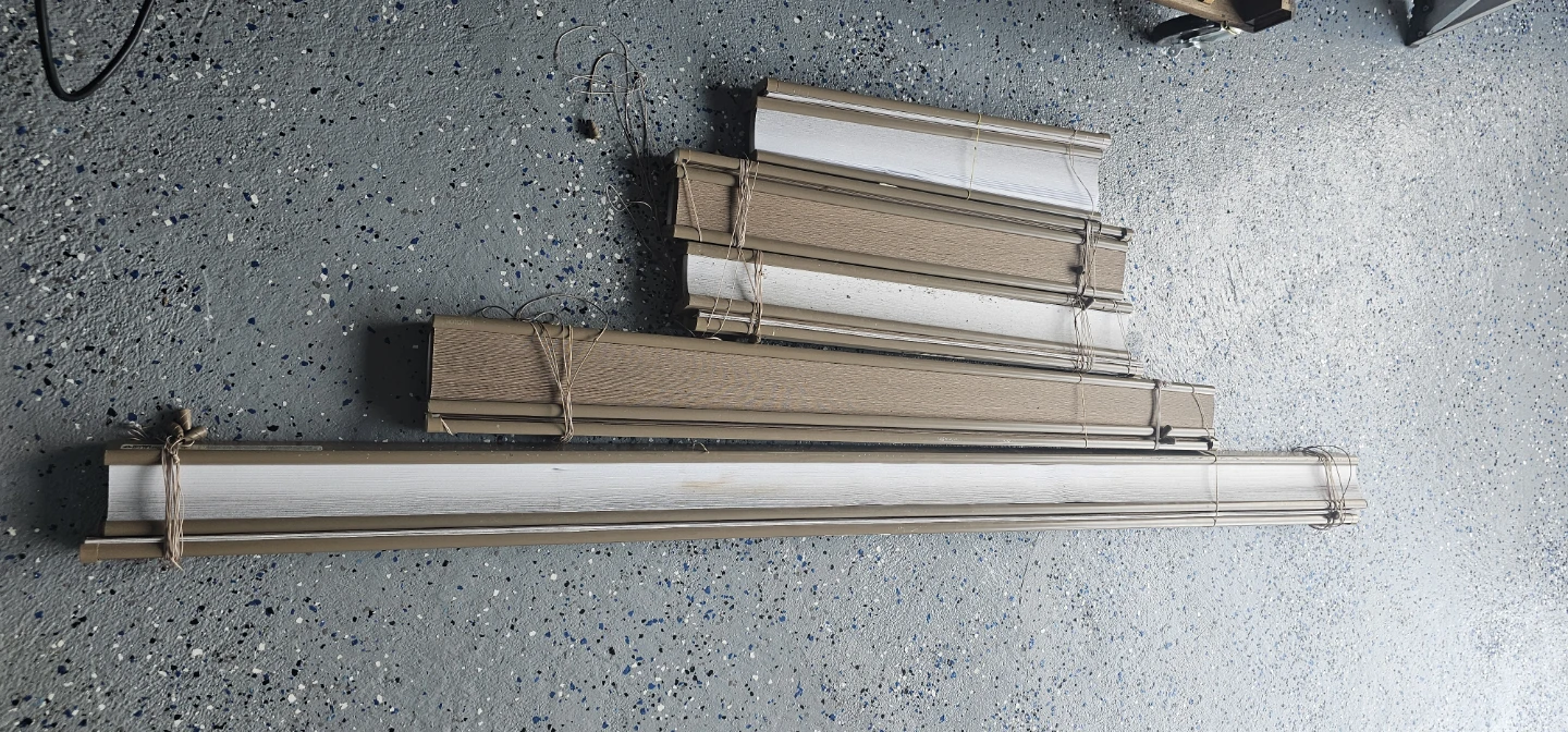 Blinds and Ceiling Lights  in good condition - photo 2