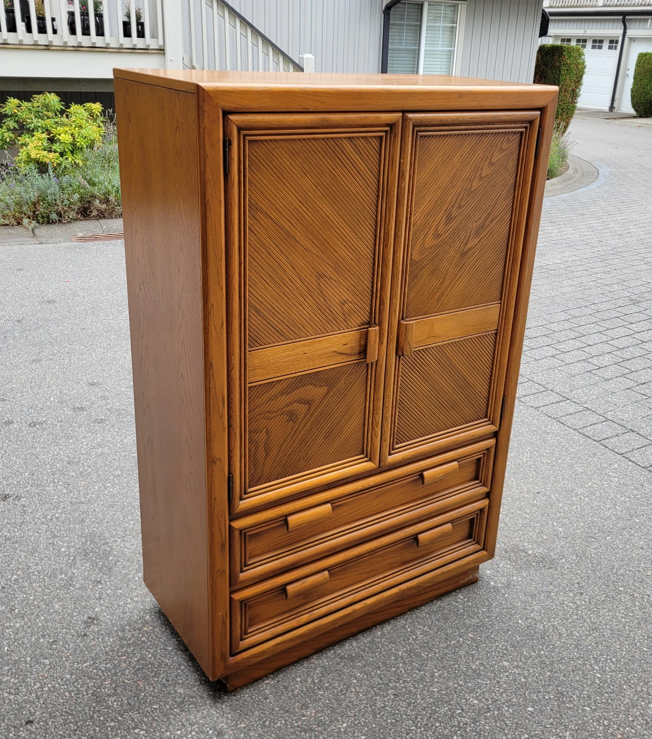 Beautiful Mid-Century / Vintage Oak Armoire & Dresser Combo. - photo 2