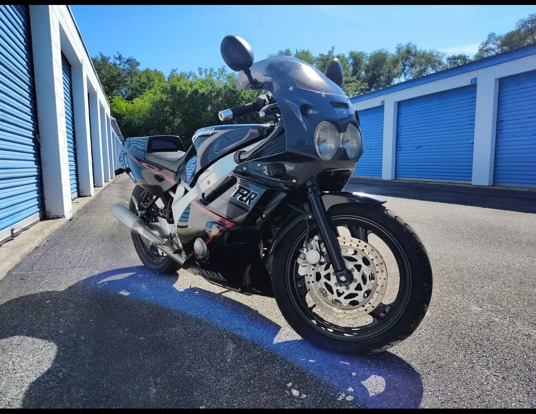 1989 Yamaha FZR600