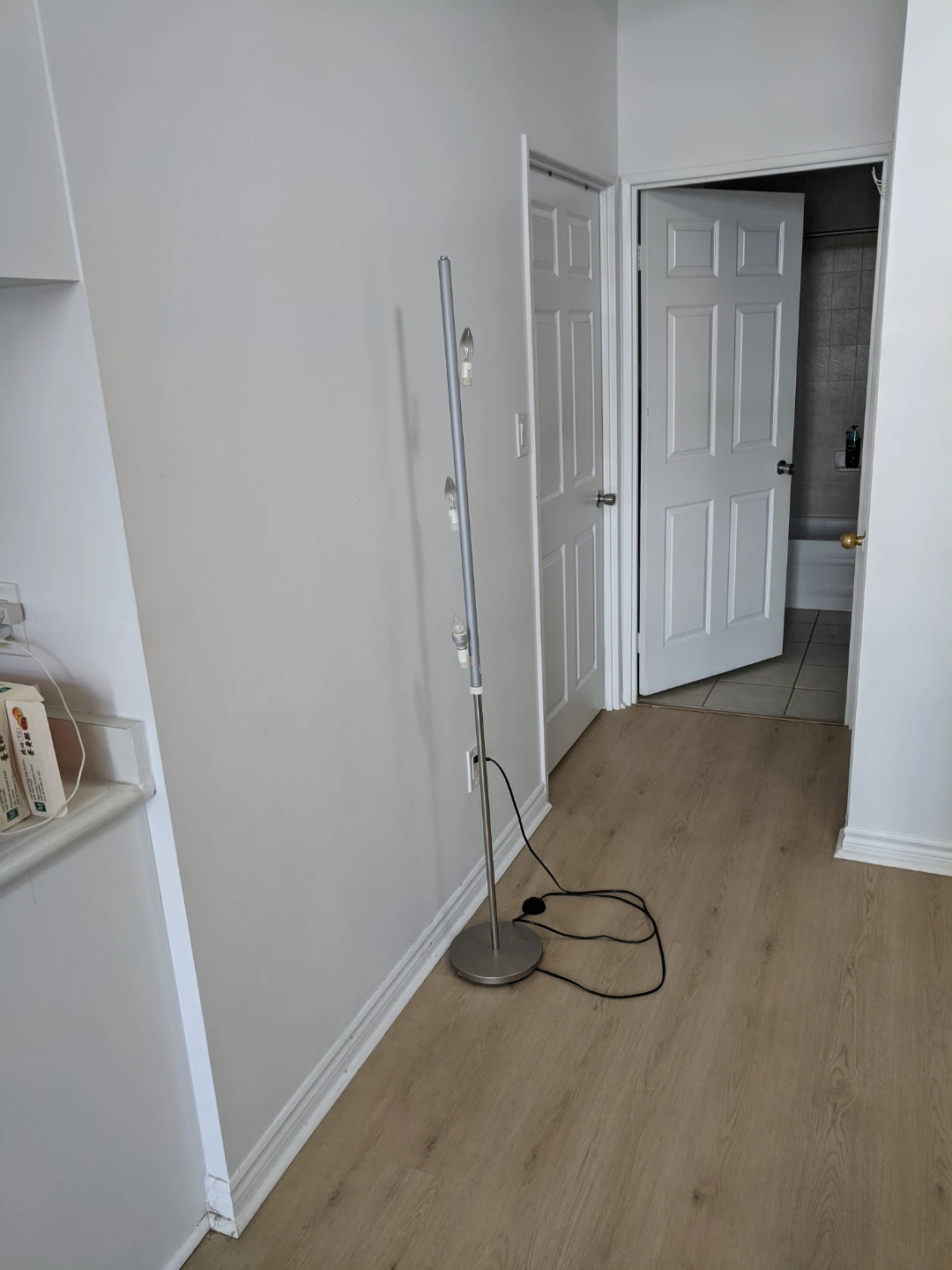 Floor Lamp with 3 Bulbs - photo 2