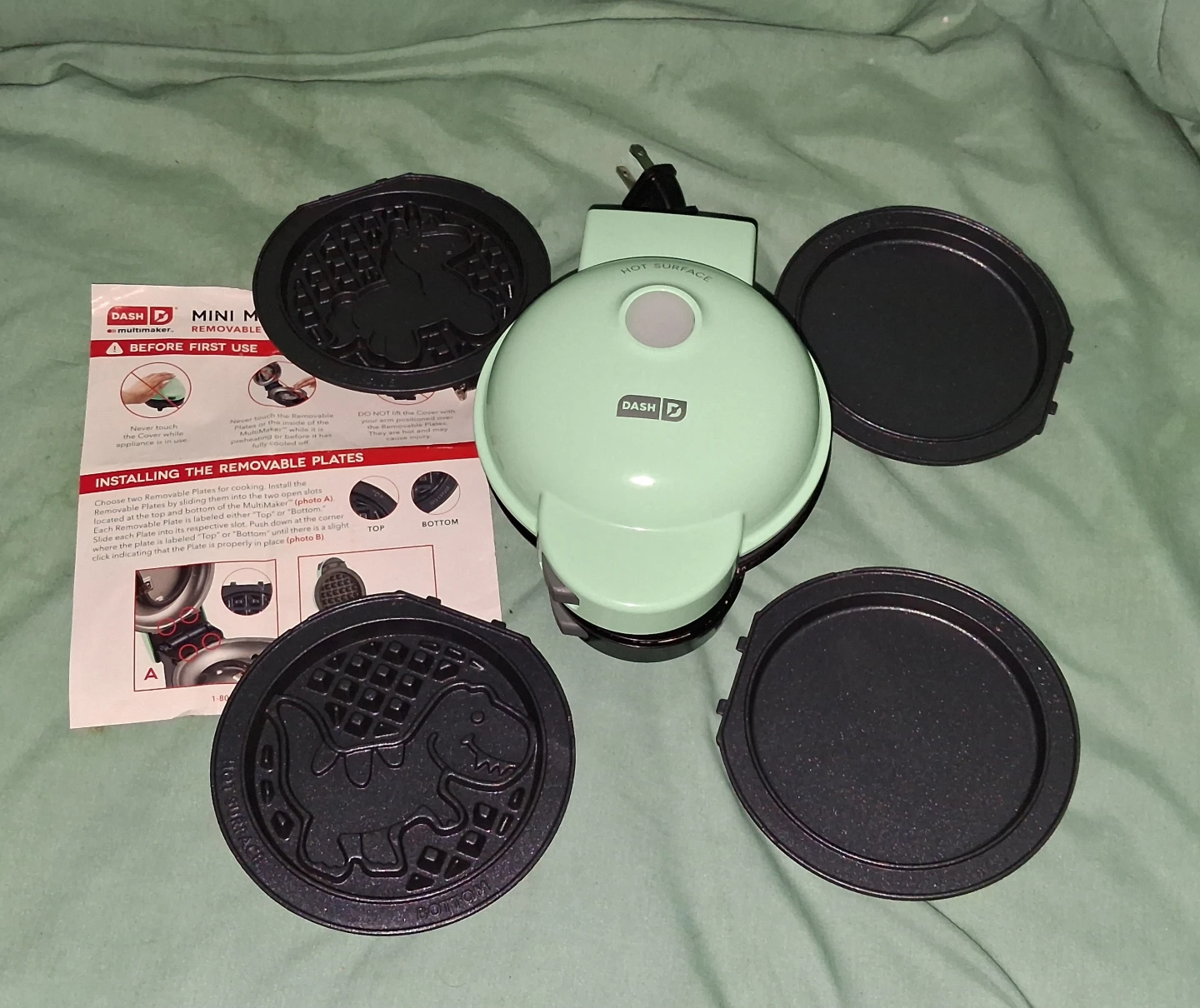 Dash 4" Mini   Waffle/Pancake Maker w Unicorn  & Dinosaur Plates