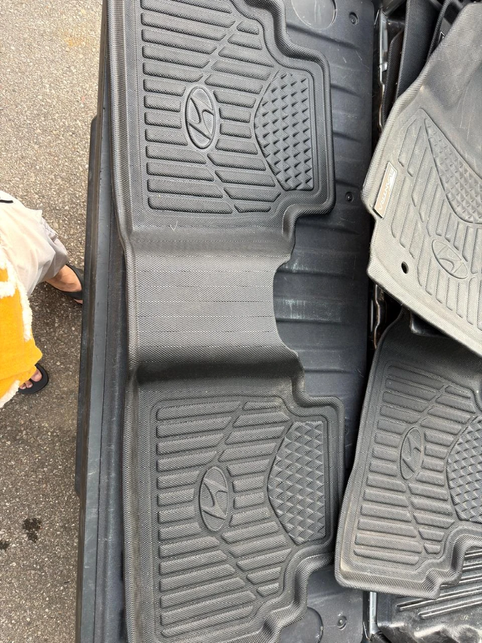 Hyundai Elantra All-Weather Floor Mats (2 sets 8 mats)