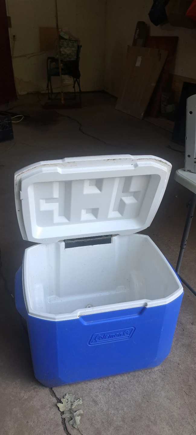 Coleman Wheeled Cooler Blue and White - photo 3