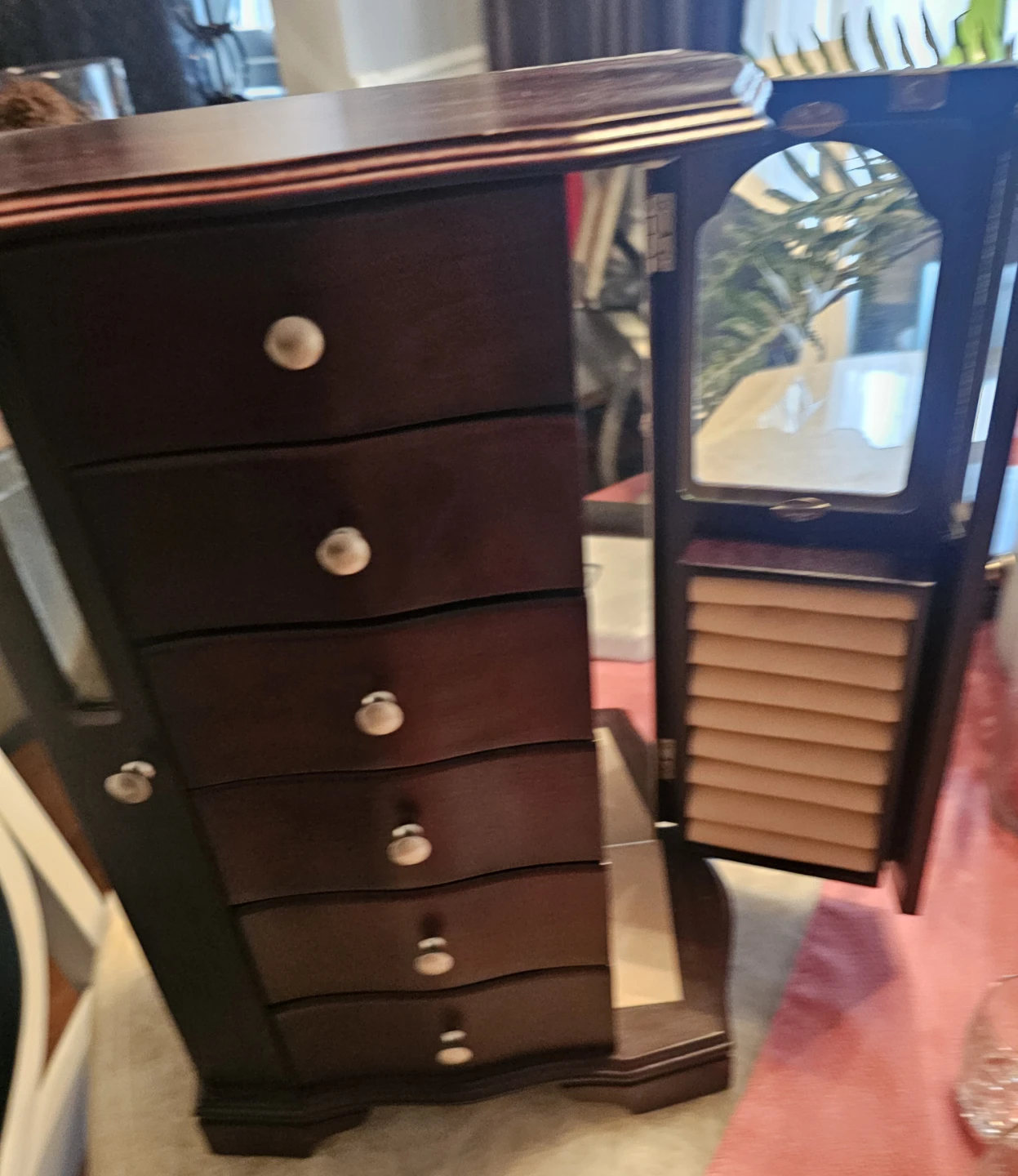 Jewelry chest