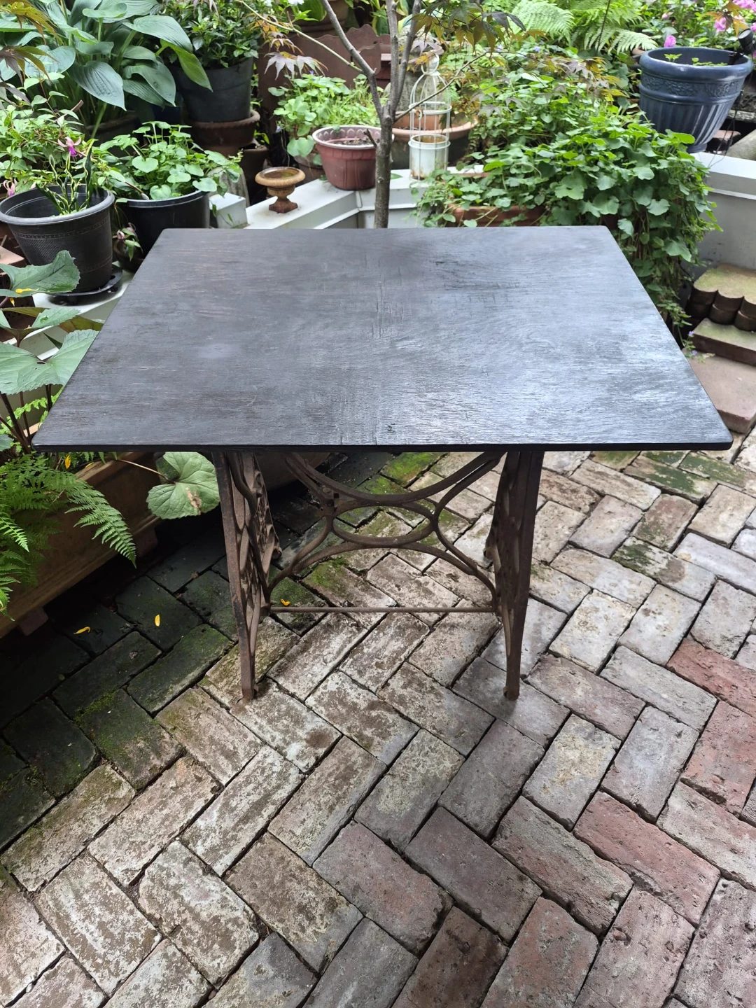 Vintage Sewing Machine Base Table and Two Metal Chairs - photo 4